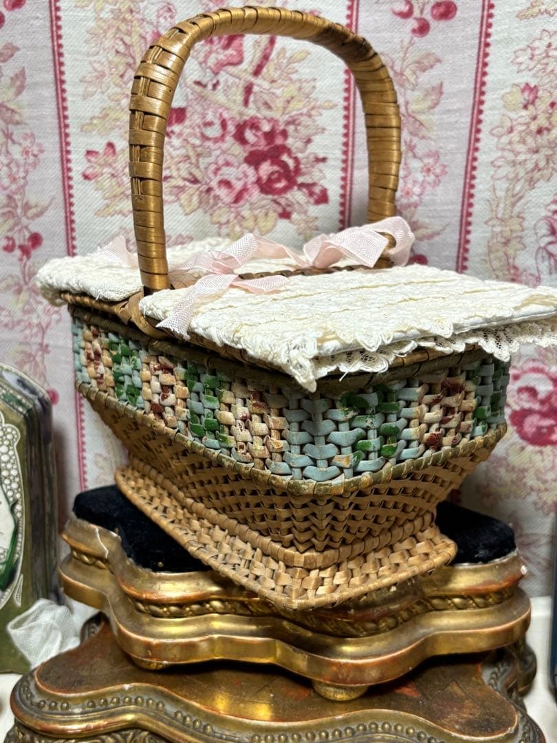 フランスアンティーク　ローズパニエ　蓋レース