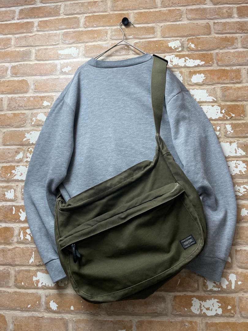 吉田カバン　PORTER BEATショルダーバック　メッセンジャーバック　カーキ
