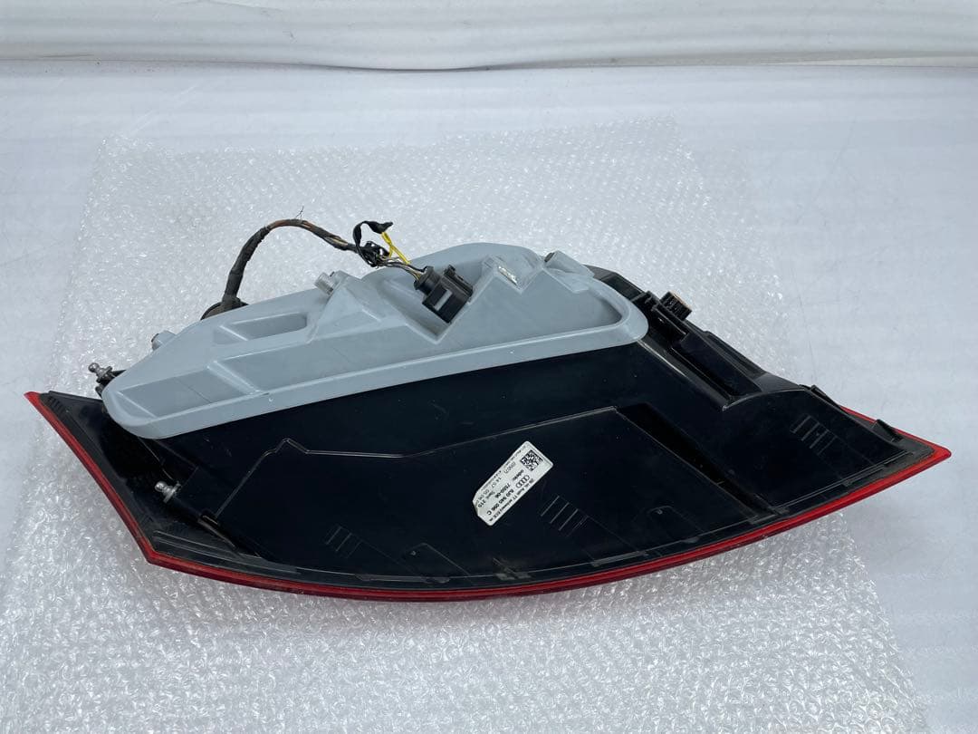 良品 @アウディ TT 8J 純正 右テールランプ 8J0945096C|か24