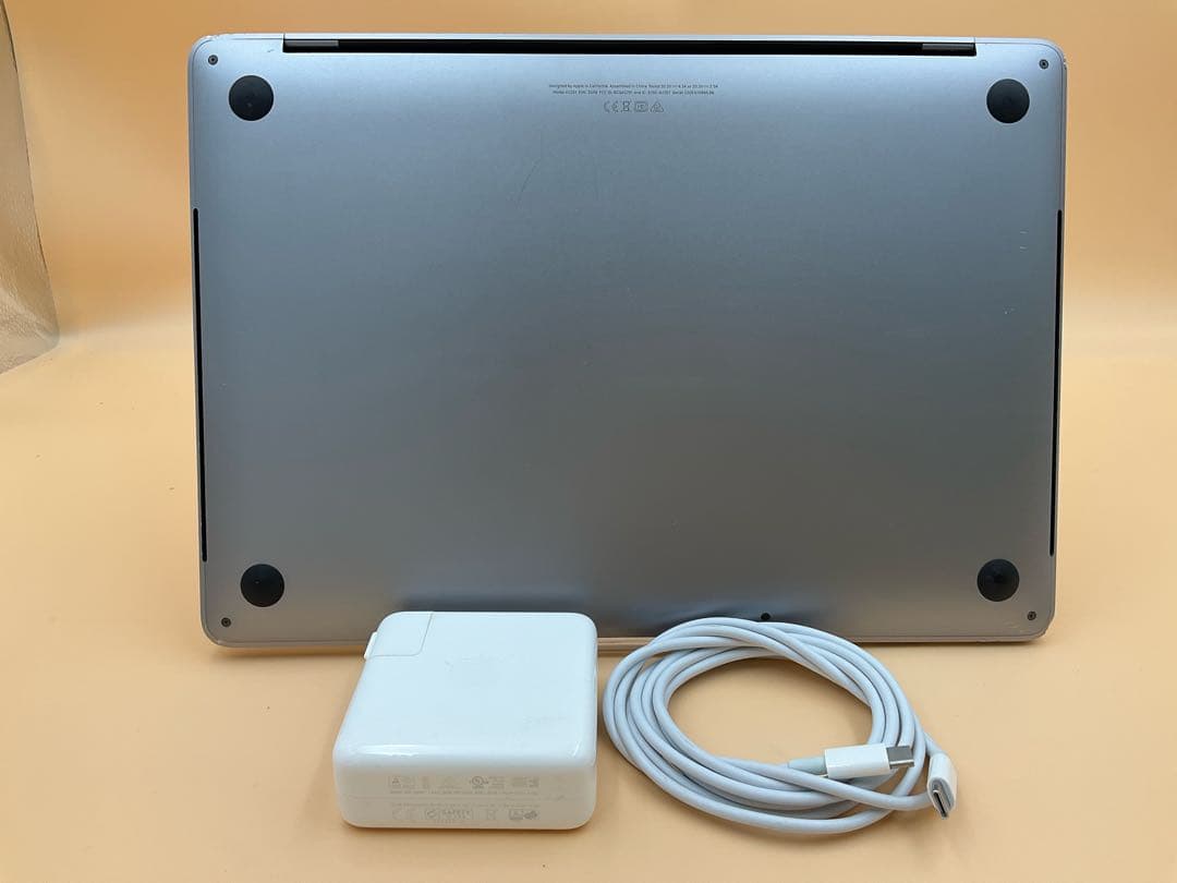 Macbook Pro 2020 13インチ Core-i7 32GB/1TB