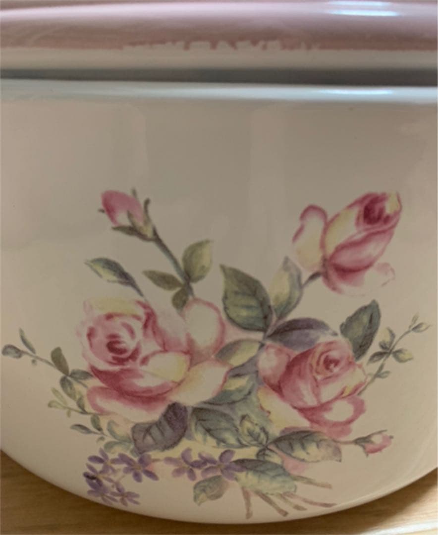 イマン　ビビアン丸缶L