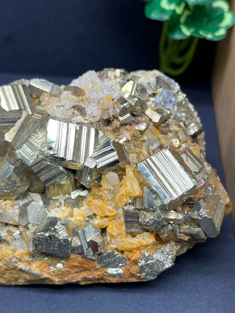 天然石　水晶クラスター　パイライト原石　大粒キューブ付き　約424g⭐️1926