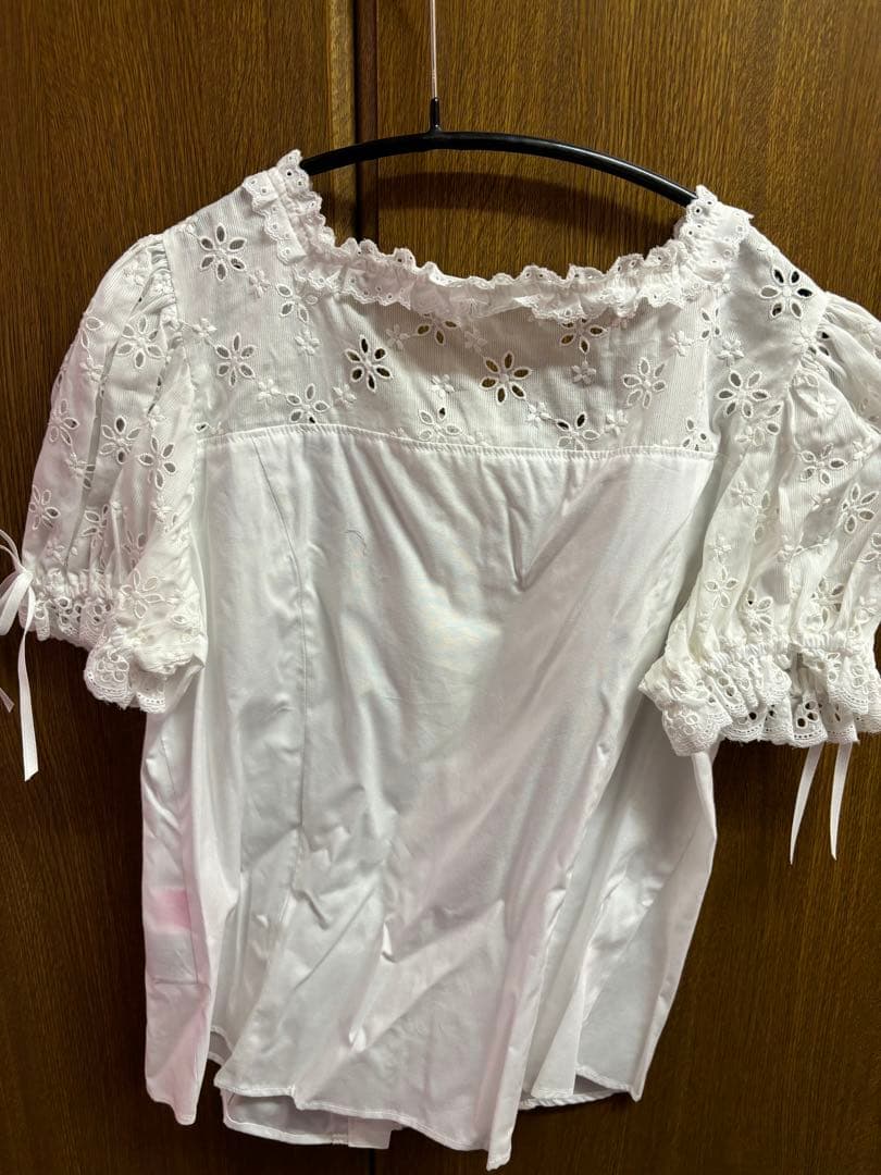 新品未使用 キャンレース切り替えブラウス