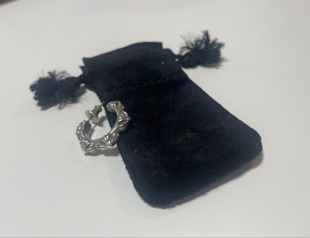 正品クロームハーツピアスシルバー925片耳用(ポーチ付き)