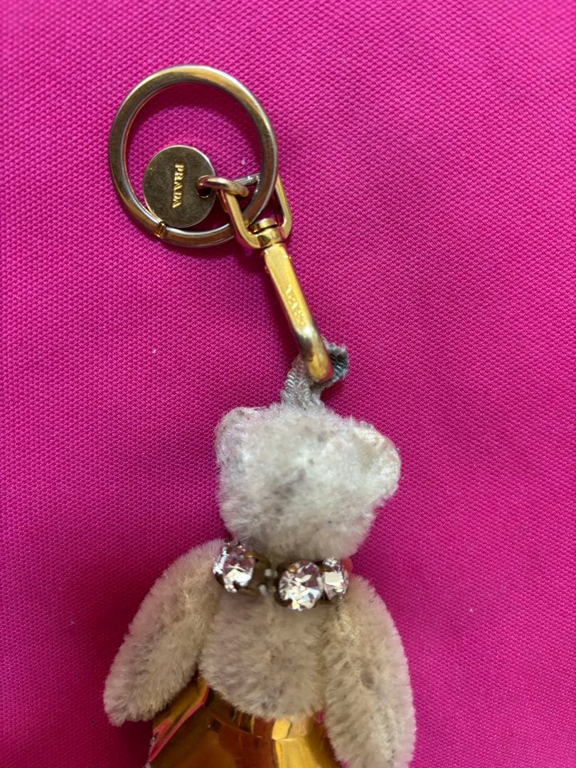 12/2まで1000円引きします‼️プラダキーホルダーくま