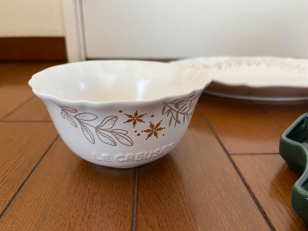 ル・クルーゼのクリスマスセット　ツリープレート　エレガントフリル