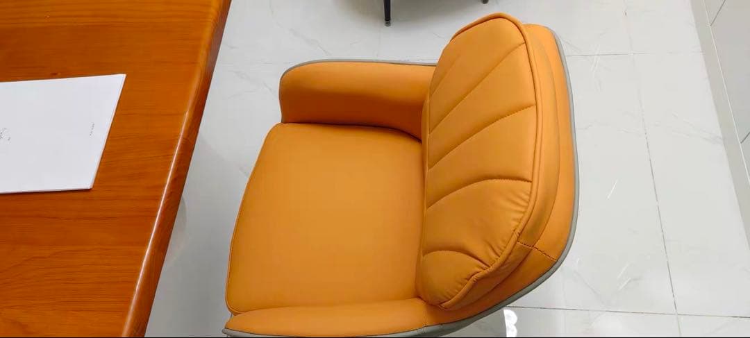 2脚セット　ダイニングチェア　回転イス　白とグレー