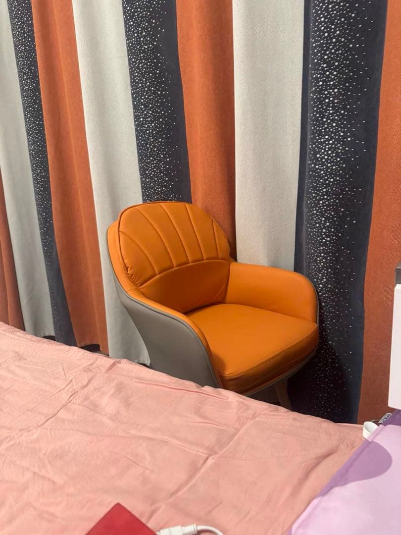 2脚セット　ダイニングチェア　回転イス　白とグレー