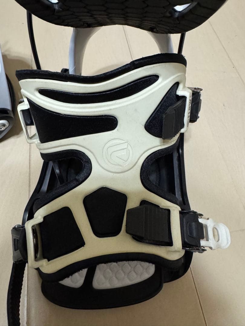 FLOW ALPHA スノーボードビンディング ホワイト