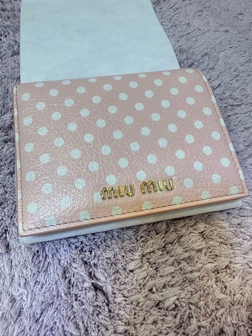 お*め様 【新品未使用】miu miu 水玉模様 二つ折り財布