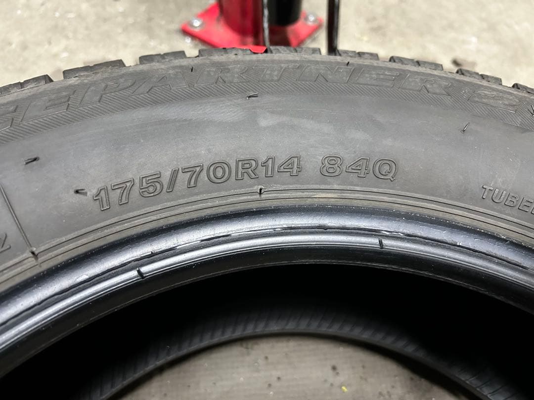 【22年！９分山】ブリヂストン　スタッドレスタイヤ175/70R14 ４本セット