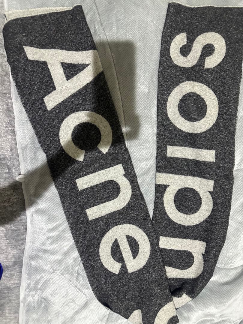 Acne Studios ロゴ入りマフラー　大判