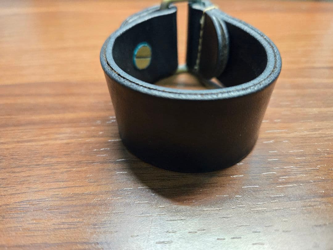 マルジェラ レザーバングル 黒 フランス製