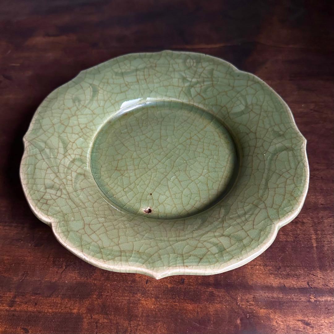 希少 青磁 平鉢 龍泉窯 陰刻 中国古玩 七官青磁 明〜清代初期 共箱