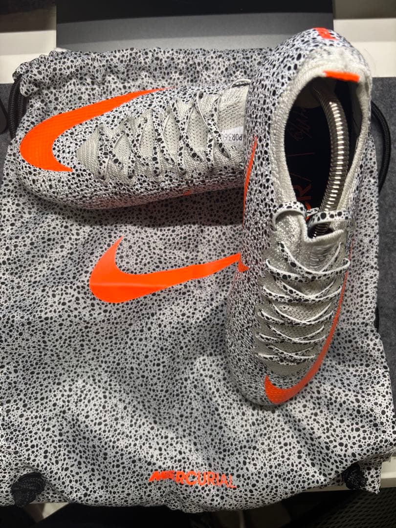 NIKEサッカースパイクマーキュリアルCR7 Safari