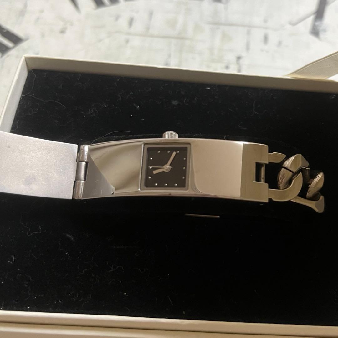 み*ん様 Jean-Paul GAULTIER ロゴ入り腕時計