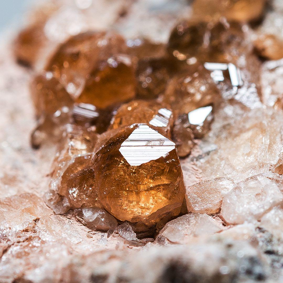 ジェフリー鉱山 天然石 原石 鉱物標本 鉱石 グロッシュラー ヘソナイト 635