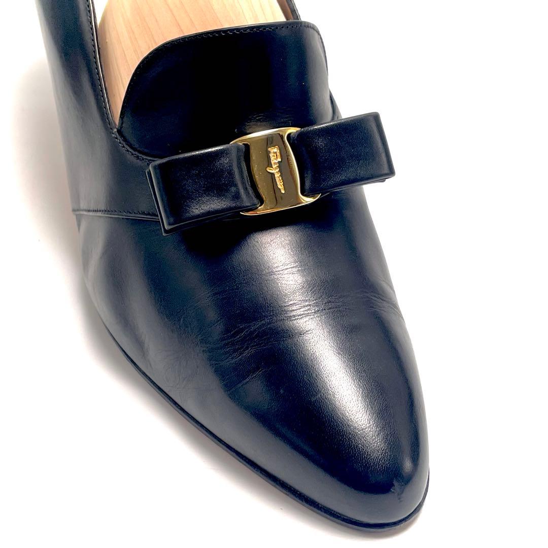 Ferragamo ヴァラリボン カーフレザー ポインテッドトゥ パンプス