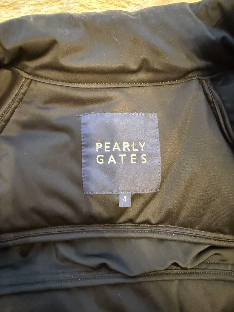 パーリーゲイツ　エンブレム付きブラックダウンジャケット