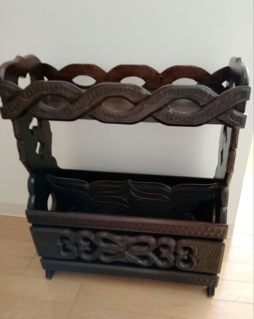 アイヌ模様 木製マガジンラック