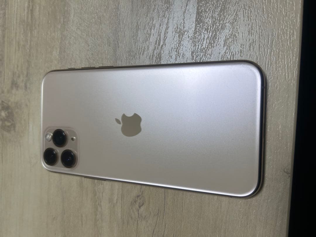 ク*ロ様 《美品》iPhone11pro 本体 256GB ゴールド