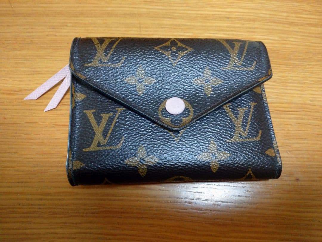 LOUIS VUITTON 三つ折り財布 イニシャル入り 少々難あり