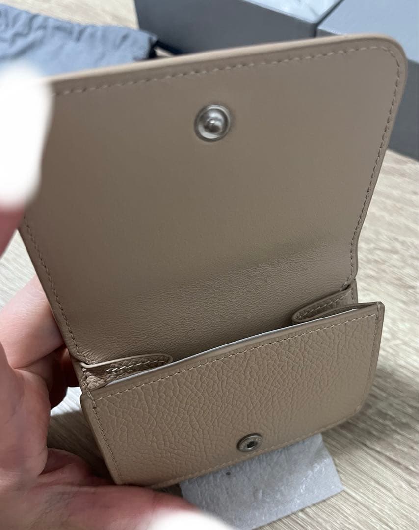 BALENCIAGA ベージュ 三つ折り財布