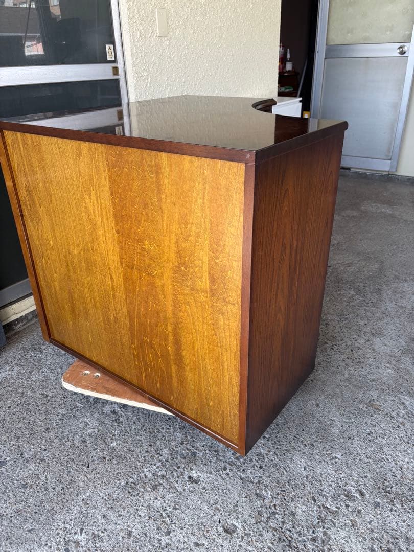 カリモク karimoku コーナーキャビネット ガラス扉 飾り棚 コロニアル