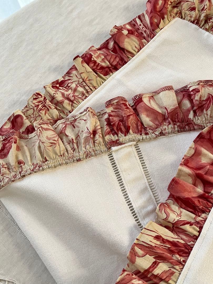 【美品】フランスアンティーク 手刺繍モノグラム テーブルクロス 赤のフリル付