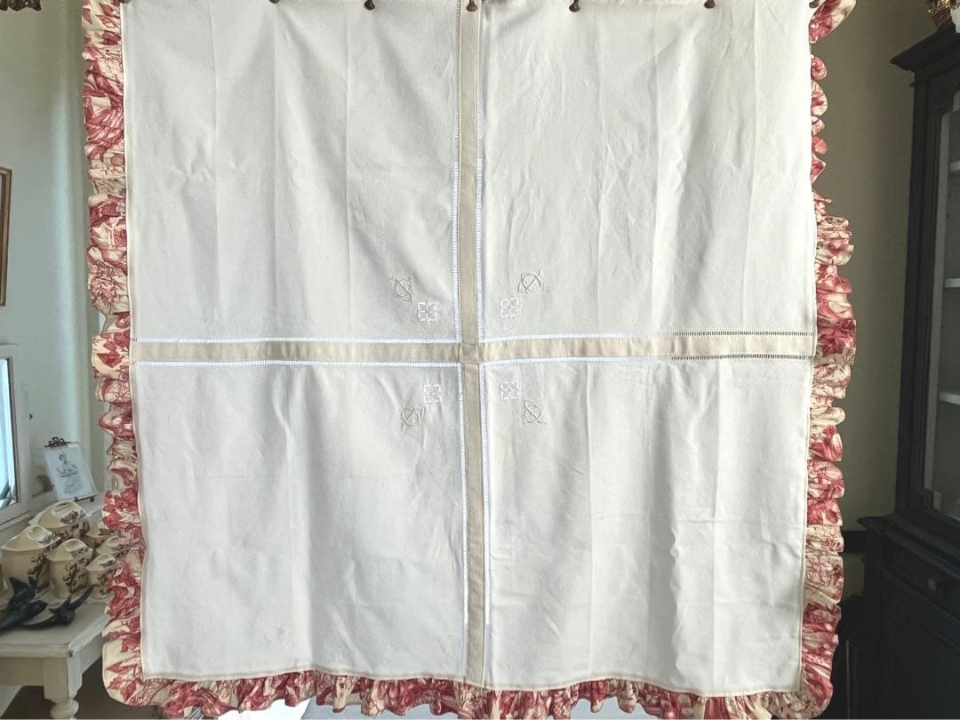 【美品】フランスアンティーク 手刺繍モノグラム テーブルクロス 赤のフリル付