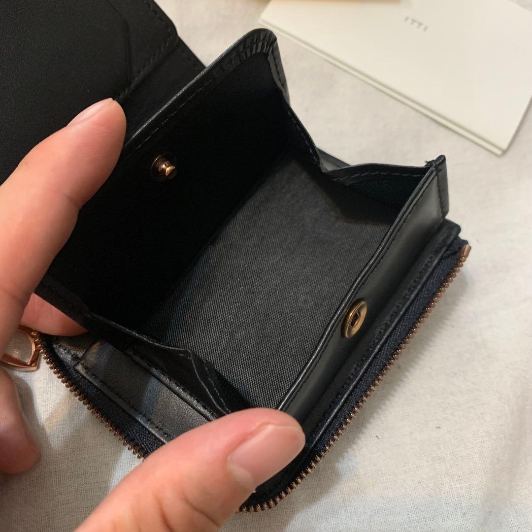 itti イッチ　財布　ブラック　レザー　ジップ　黒　革　極美品　ブラック