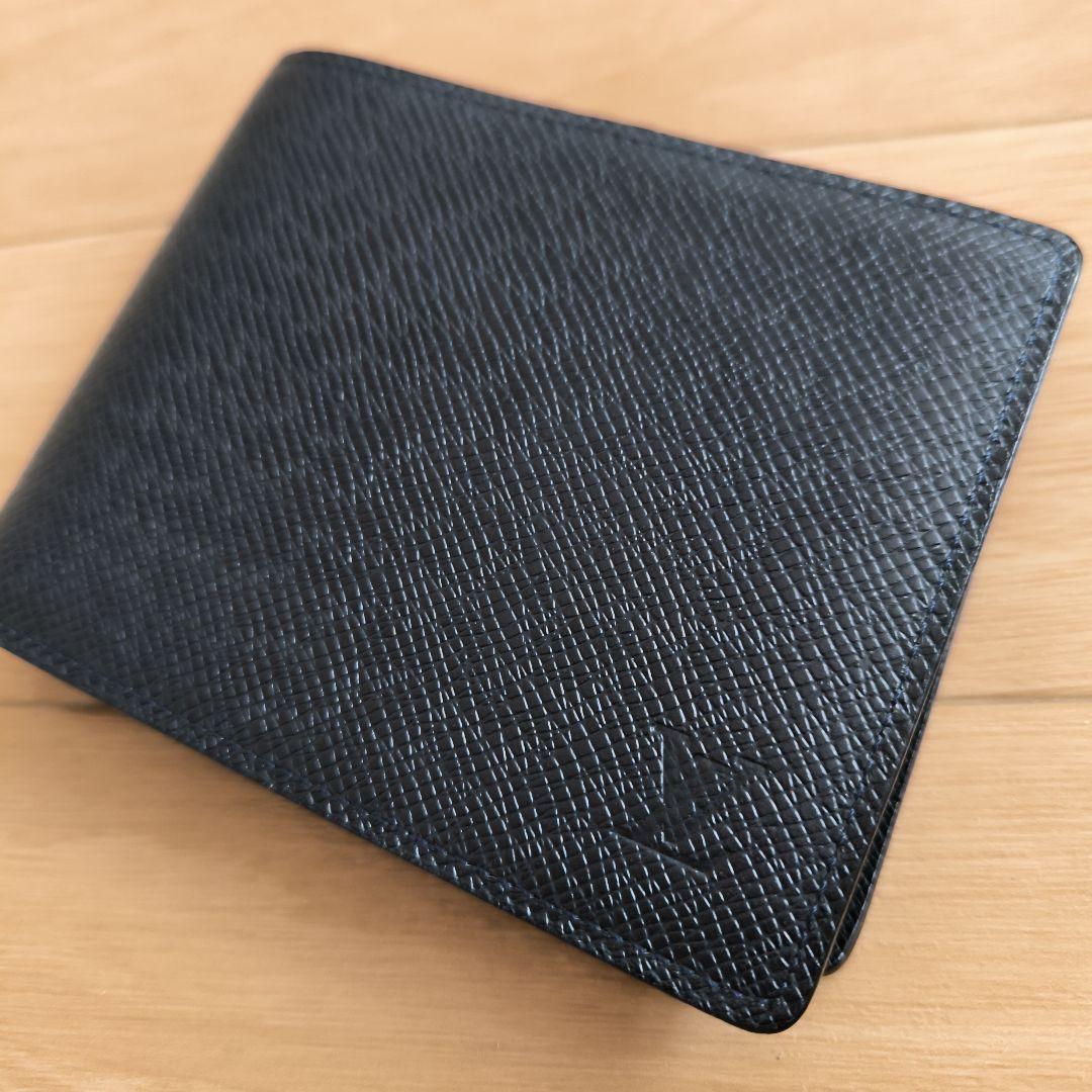 Louis Vuitton （未使用品）エピレザー二つ折り財布 ブラック