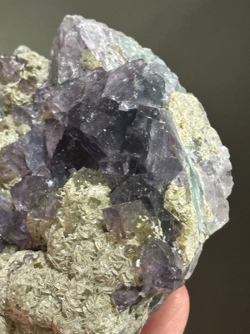 レア　ナイジェリア産フローライト、デザートローズ共生　強蛍光　240g 天然石