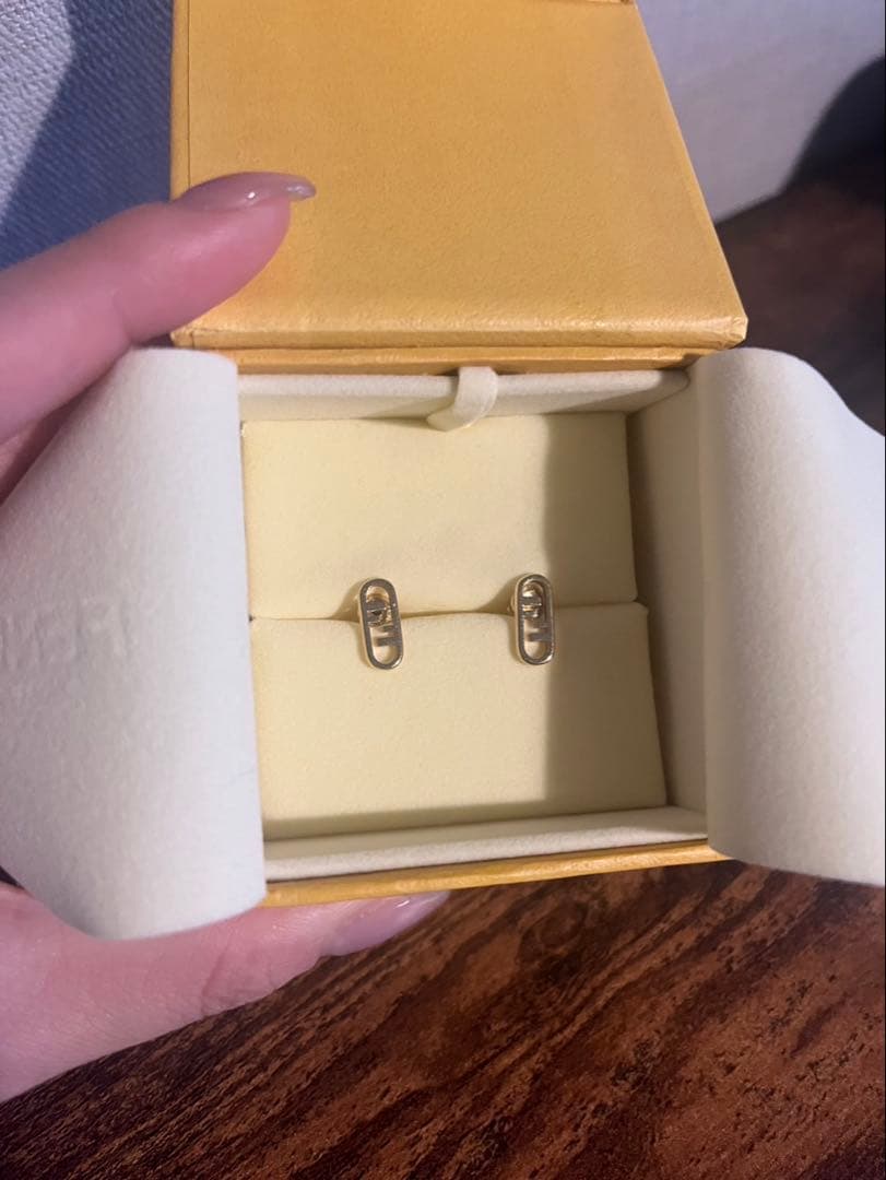 AMEFendi オーロック ピアス ゴールド