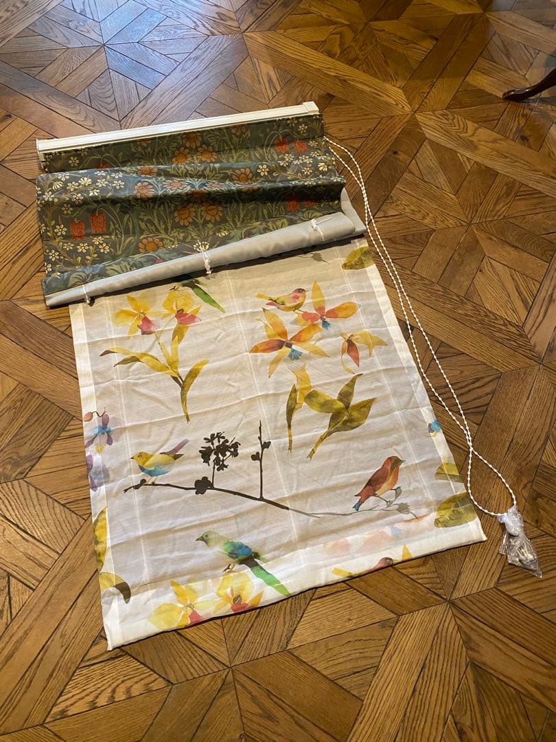 モーリスロールカーテン3セット、表示価額は、一つのみ