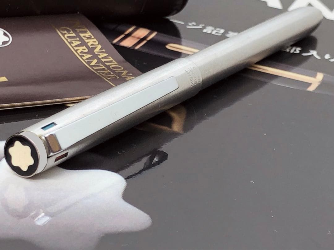 モンブラン⭐️レアなバフ研磨のカスタム逸品⭐️4カラーマルチボールペンNo2722⭐️