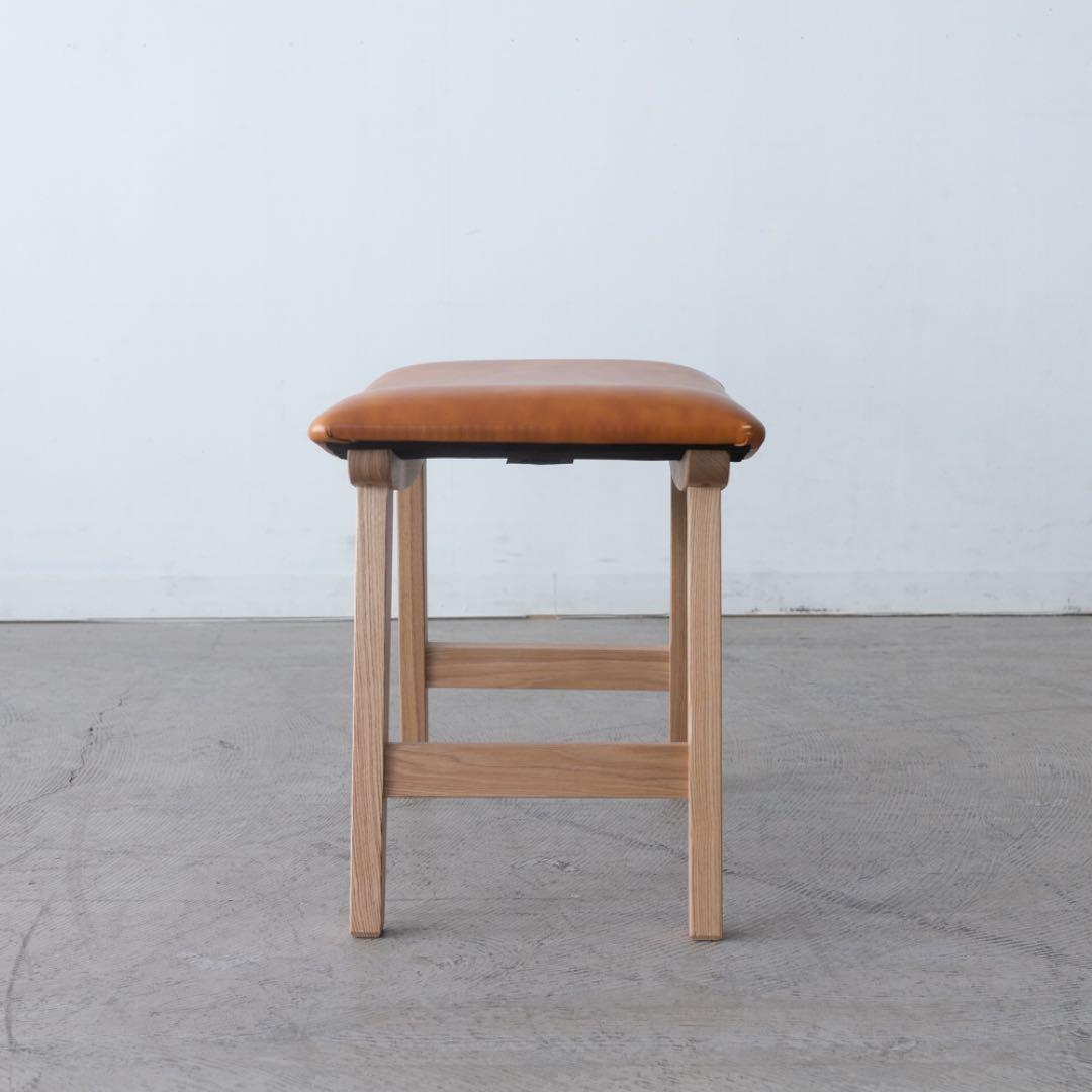 ブラウンレザー スツール 木製脚