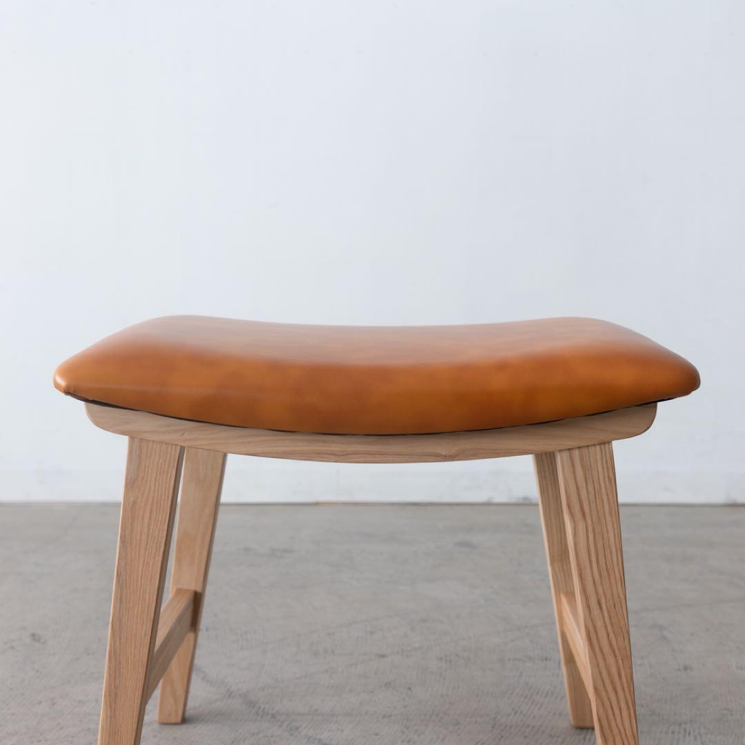 ブラウンレザー スツール 木製脚