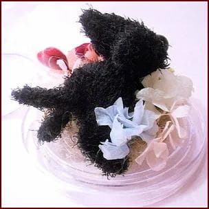 プリザーブドフラワー　黒ネコとレインボーローズドームアレンジ　送料無料