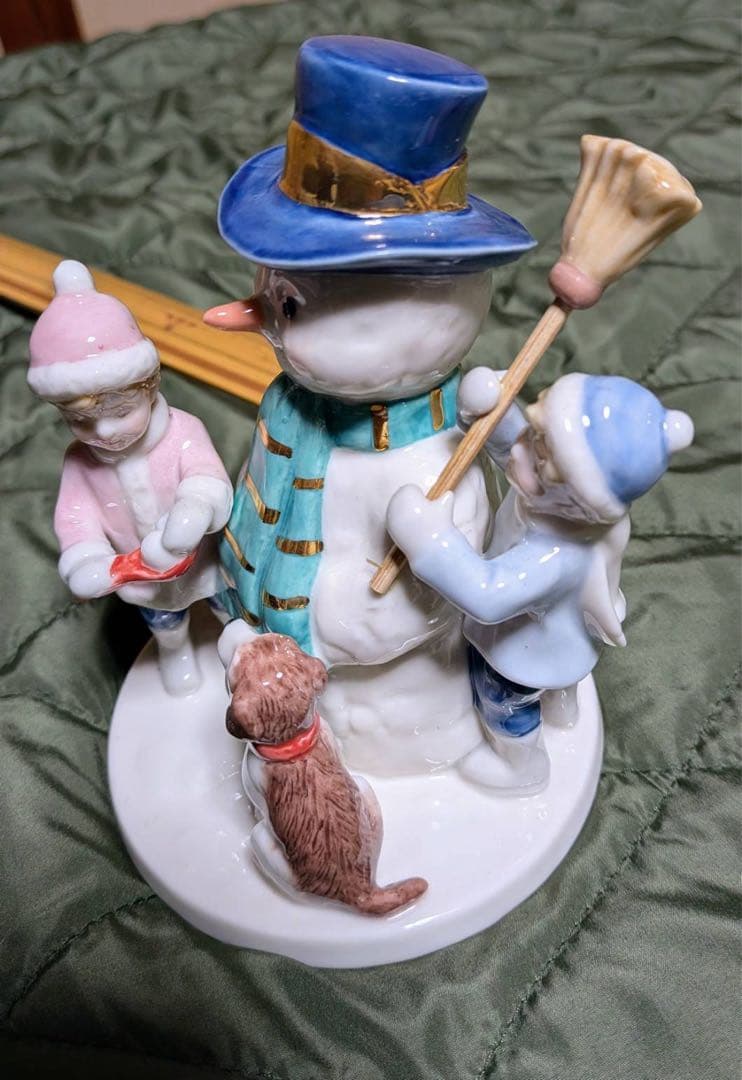 ロイヤルコペンハーゲン雪だるまと子供たちの陶器置物