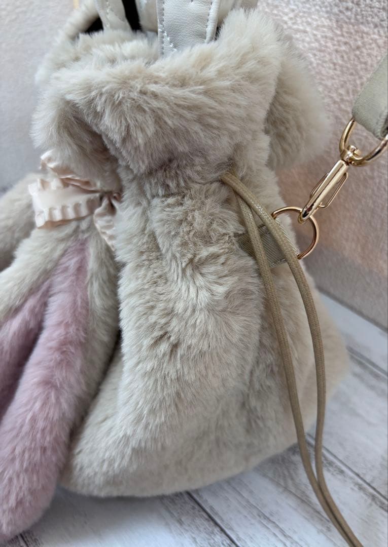 ハンドメイド　ウサミミ丸底巾着ファーバッグ　丸型巾着バッグ