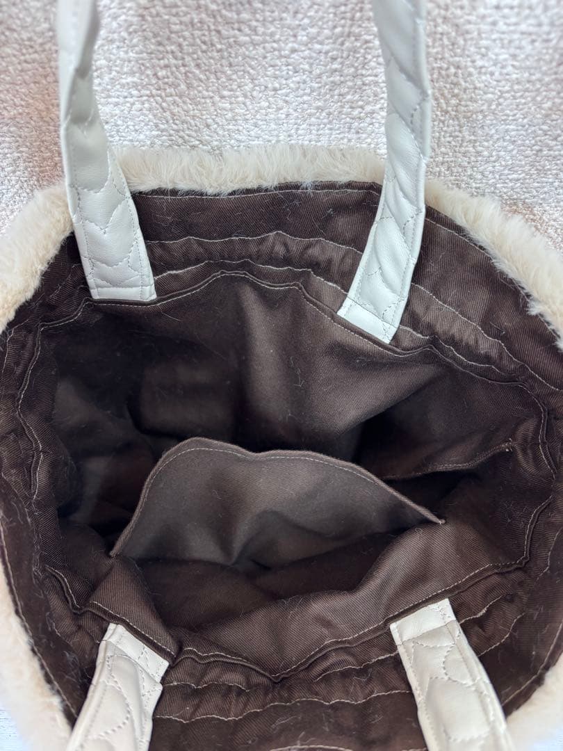 ハンドメイド　ウサミミ丸底巾着ファーバッグ　丸型巾着バッグ