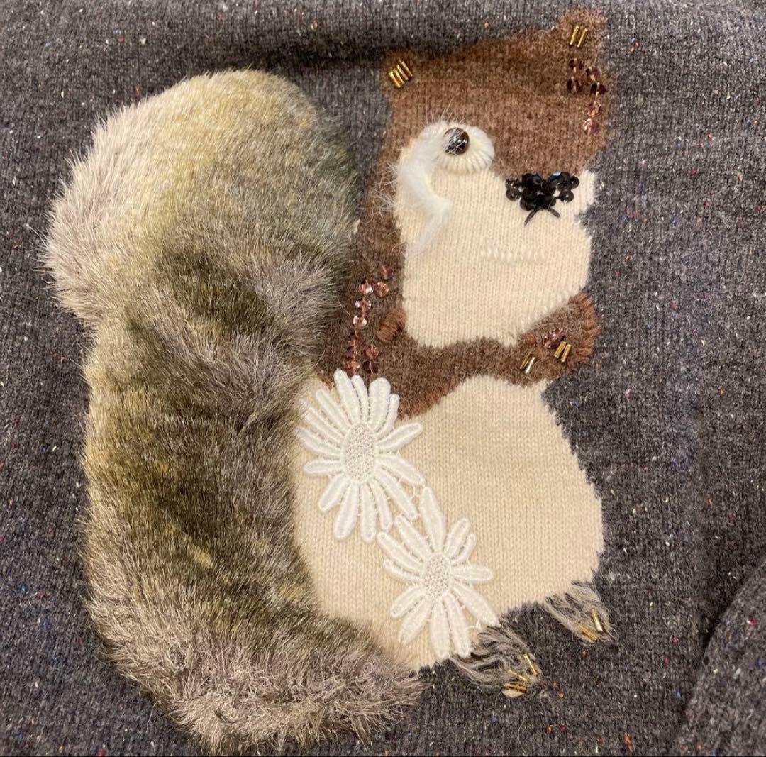 こよこ　MUVEILニット　りす刺繍　模様