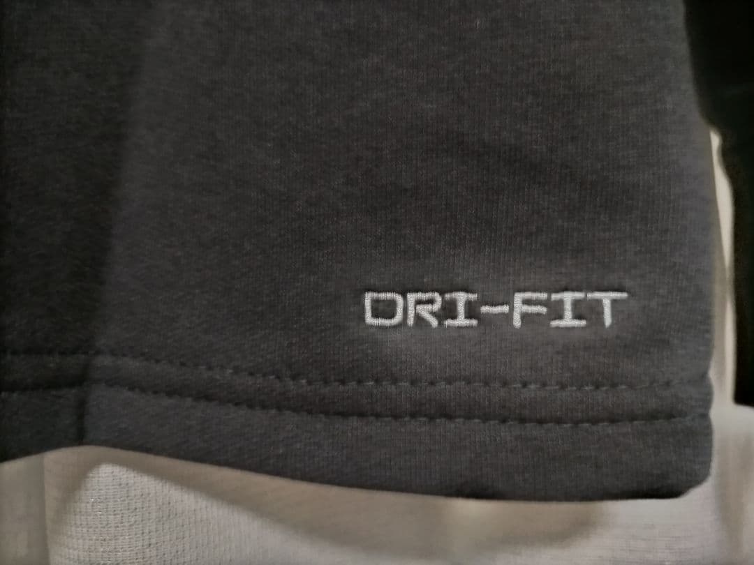 Nike ロングスリーブ Tシャツ（IB7539-010）