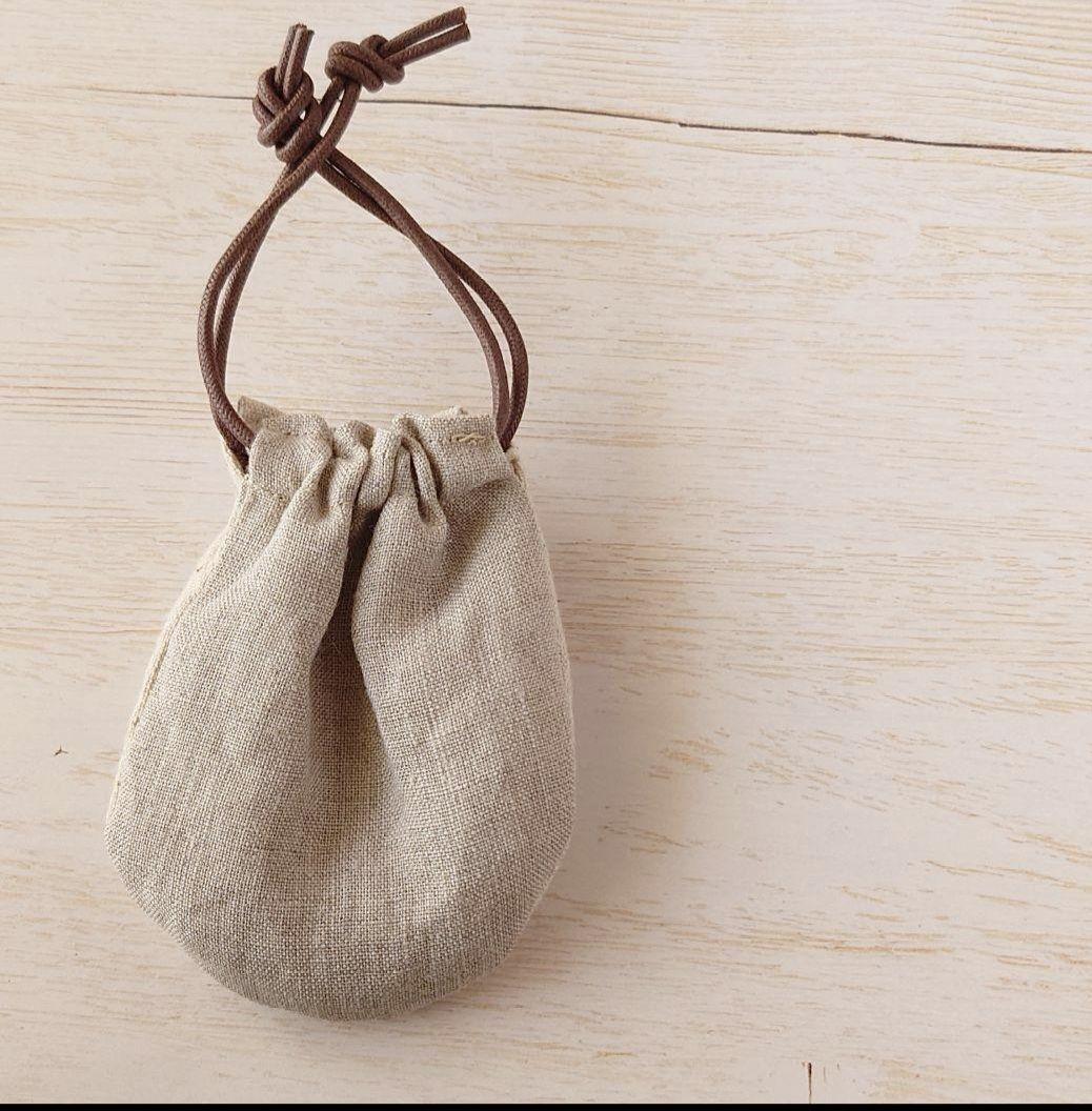 ちっちゃな巾着サシェ/詰替タイプ【羽根付き帽子のきつねさん】