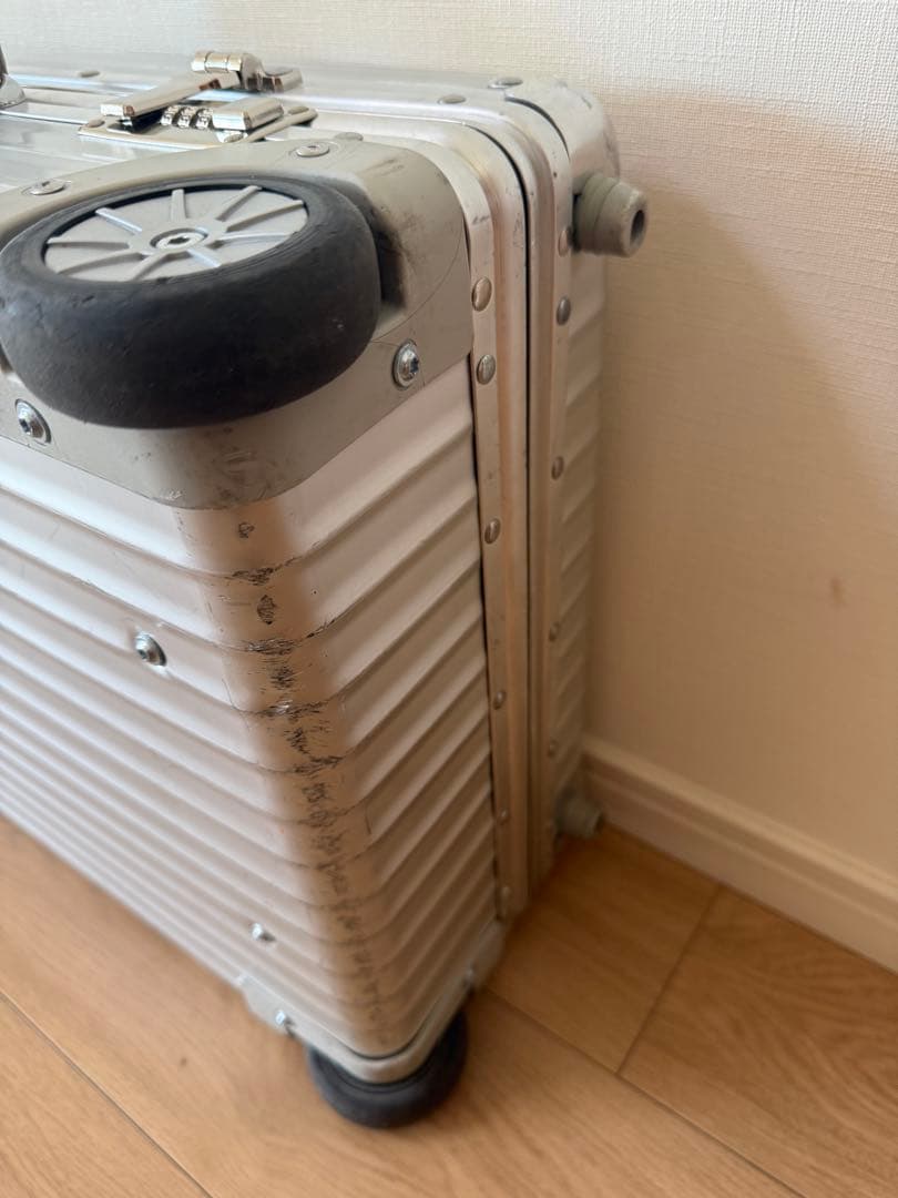 リモワ クラシックフライト 35L 機内持ち込み 2輪