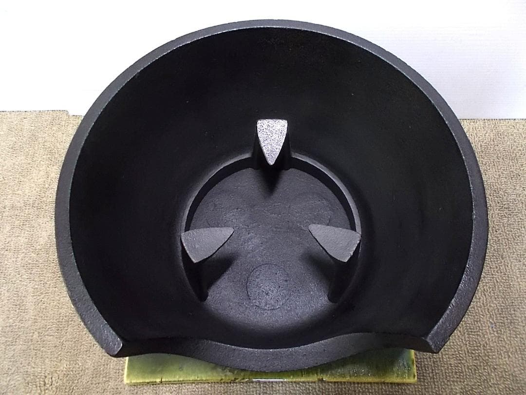 良品 未使用多数 茶道具 鉄鋳物 茶釜 五徳 風炉 釜環 おまけで織部敷板