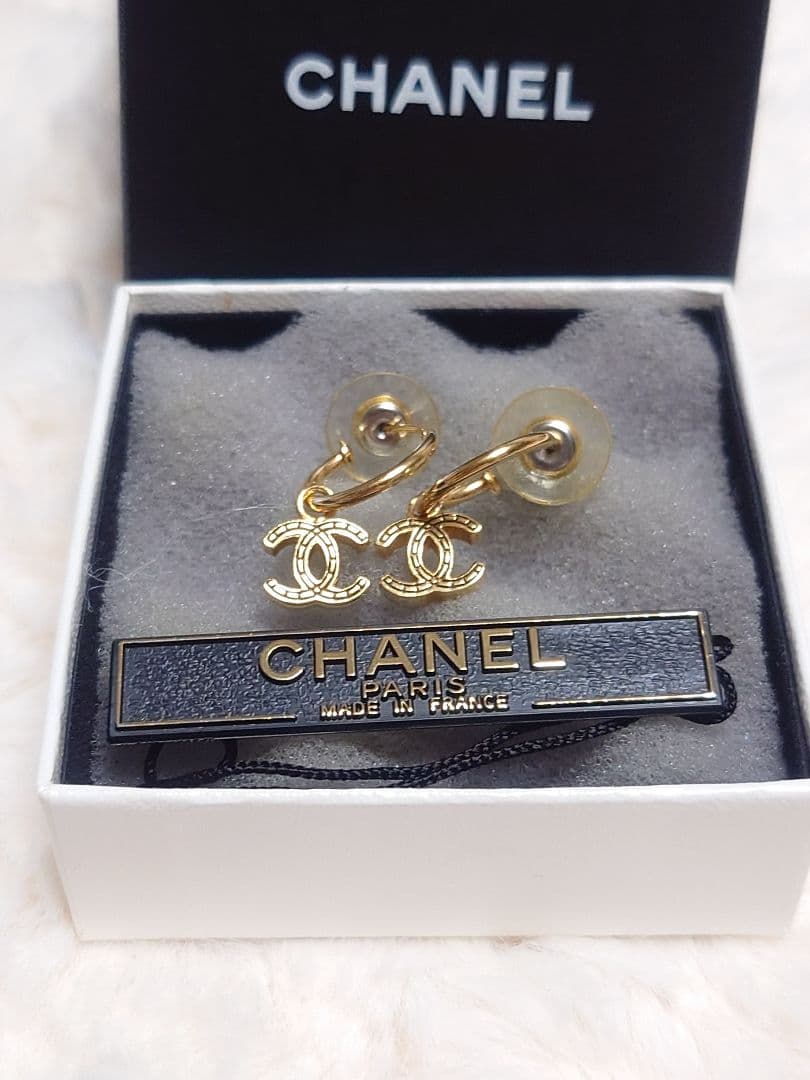 シャネルCHANEL ゴールド ロゴ フープ ピアス