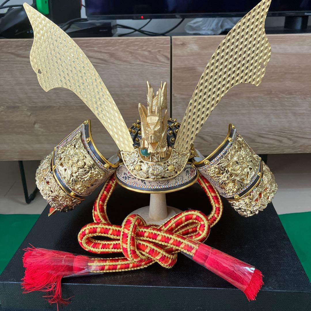 五月人形　兜　台座付き