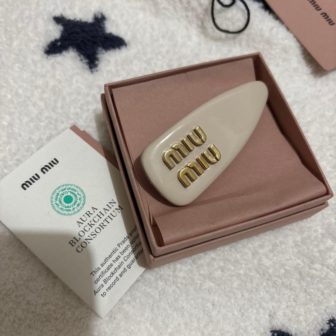 MIU MIU(ミュウミュウ) ヘア クリップ